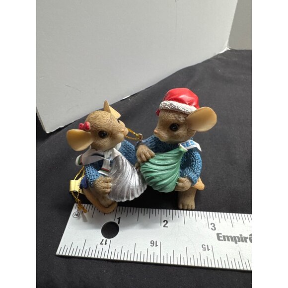 Charming Tails "Lets Exchange A Kiss" Hersheys Kisses Ornament Braford Exchange - Picture 7 of 7